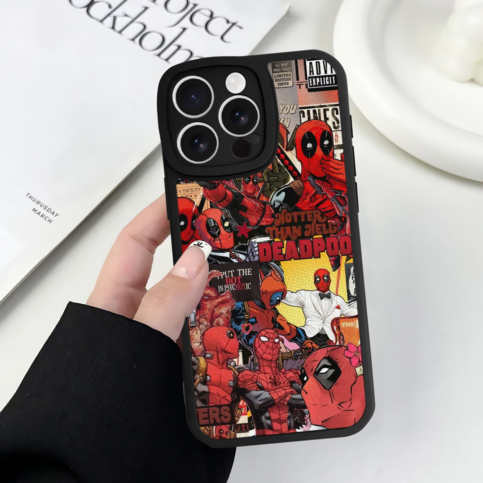 （画像用） Deadpool デッドプール 【iPhone 16シリーズ対応】シリコンスマホケース（レザー調） 材質：シリコン